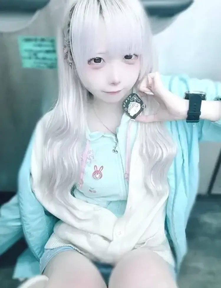 ぺろちゃん - #大人なのに女児服着てるカフェ