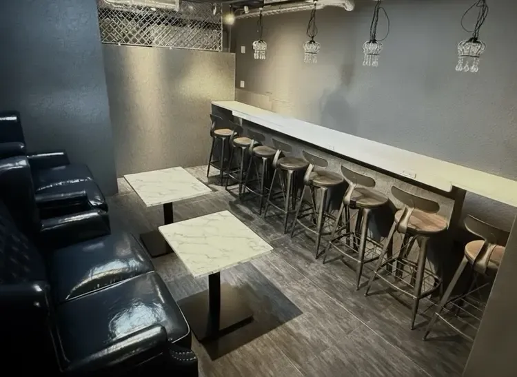 イケメンパラドックス大阪店 - 日本橋の男装カフェ