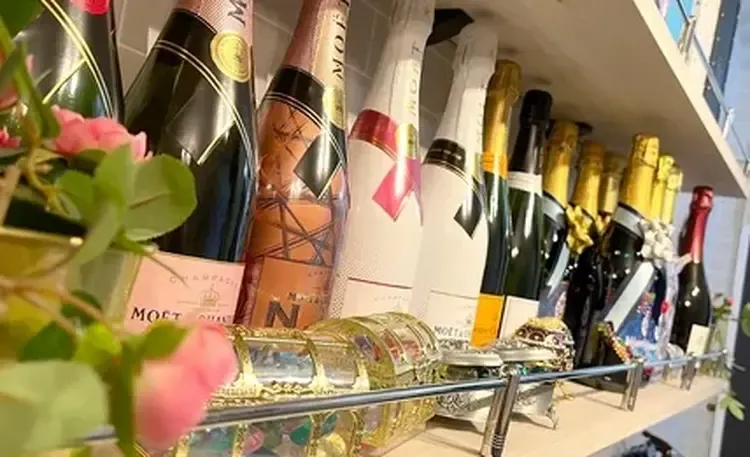 ビジュラム 東京店 - 秋葉原の男装カフェ